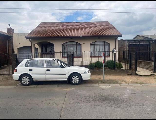 2 BEDROOM PROPERTY TO RENT IN MEADOWLANDS ZONE 1